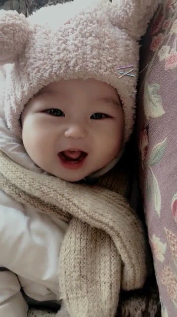小宝贝真可爱